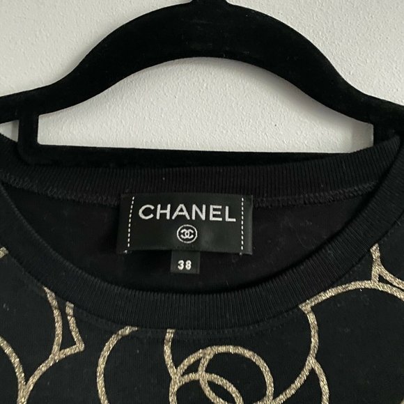 CHANEL Black Camellia Gold Glitter 2018 T- Shirt - Picture 3 of 4